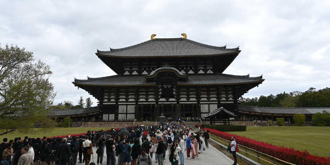 В буддийским храме Тодай-дзи города Нара