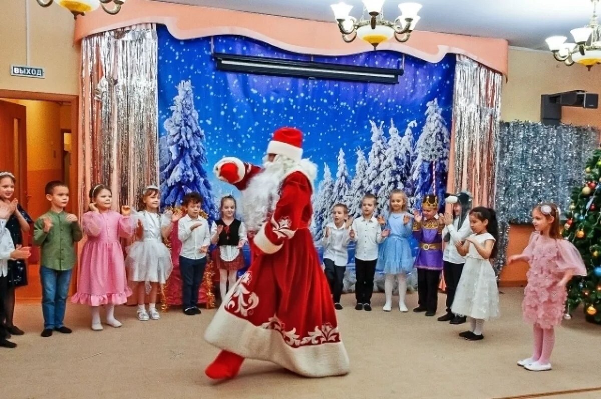    На Деда Мороза можно и скинуться.