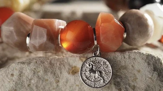 специальная подвеска/символ 2026/энергии нового года 