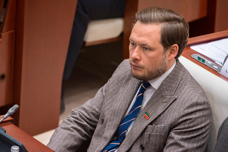    Депутат Нияз Гафиатуллин назвал предложение о лицензировании «контрпродуктивным», поскольку негативные примеры частных музеев можно пересчитать по пальцам, а «подтягивать» из-за них всех остальных неправильно.   
Фото: «БИЗНЕС Online»