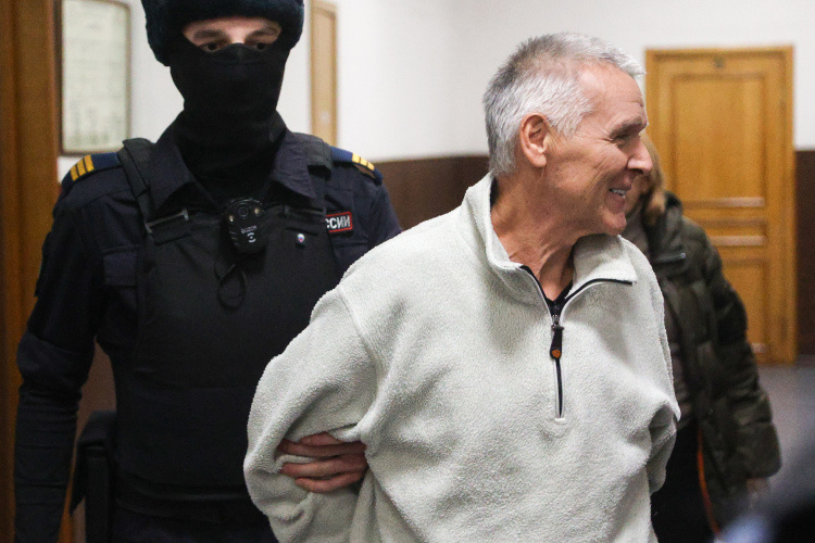    Ринат Ханбиков подверг сомнению тезис прокуратуры о том, что он сможет повлиять на суд. «После выхода на пенсию, как правило, все связи обрываются».   
Фото: «БИЗНЕС Online»