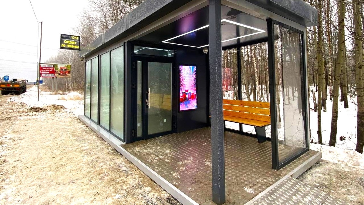    На въезде в Пыть-Ях установили современные остановочные комплексы