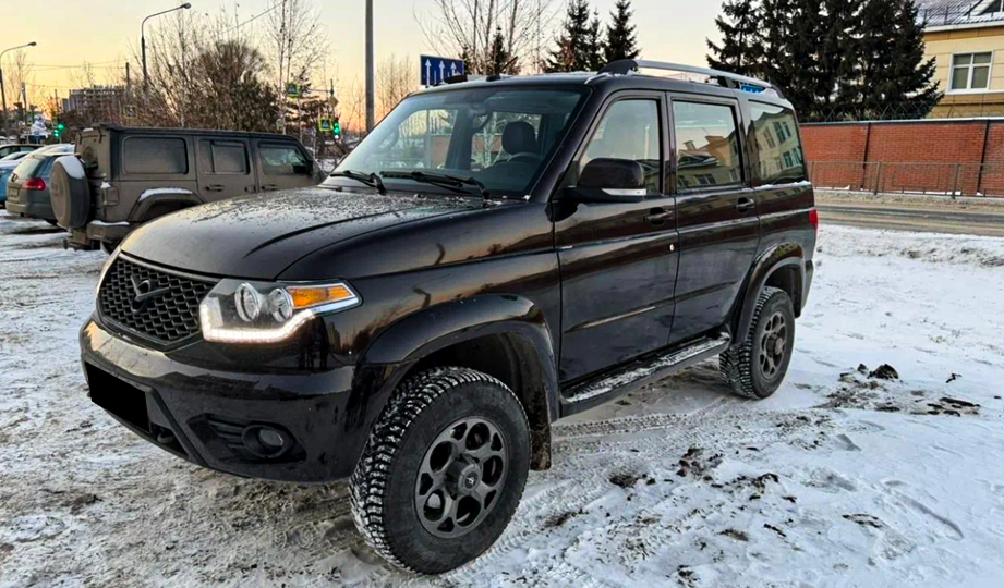 Сосед по даче купил Tank 300 и смеялся над моим УАЗом. Вчера я вытаскивал его из поля: электроника заглючила и отключила полный привод