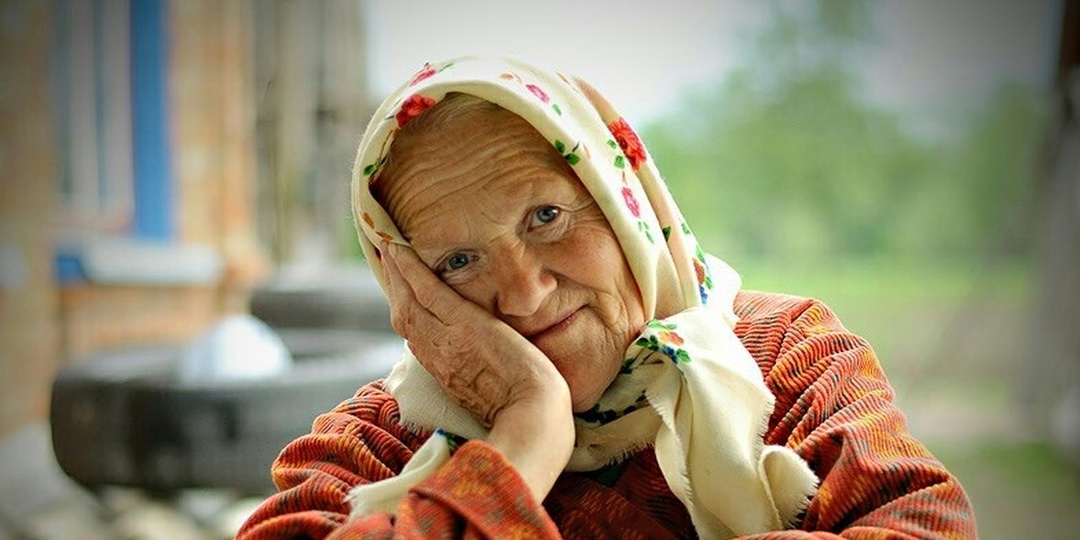 Бабушка подарила квартиру сыну, а спустя 11 лет захотела вернуть её обратно. Суд заявил, что так можно. Но были и несогласные.