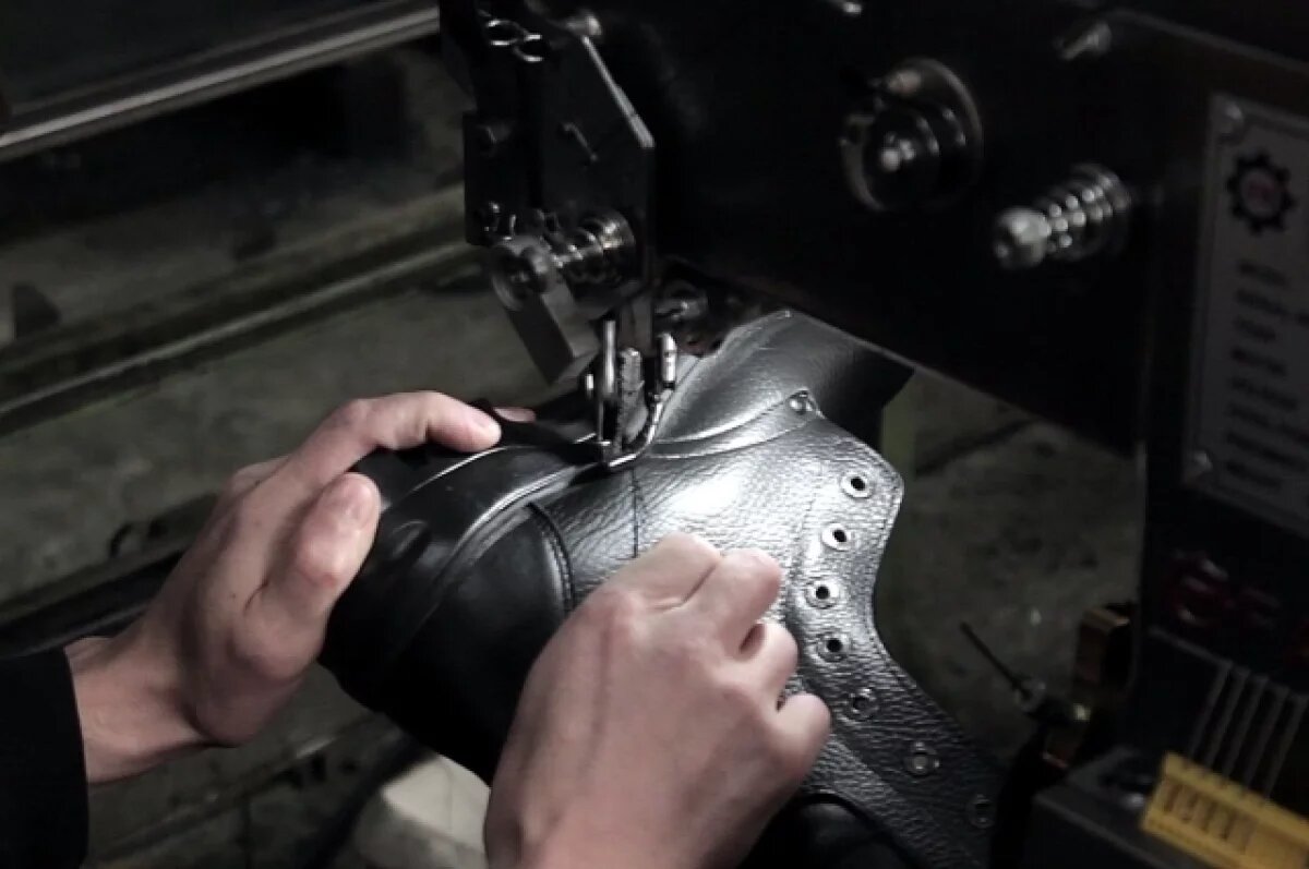    В челябинской колонии изготовили более 90 тысяч пар обуви с начала года