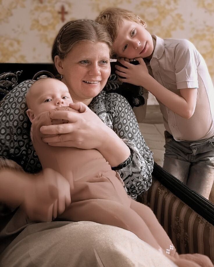 Ирина Муравьева с сыновьями..