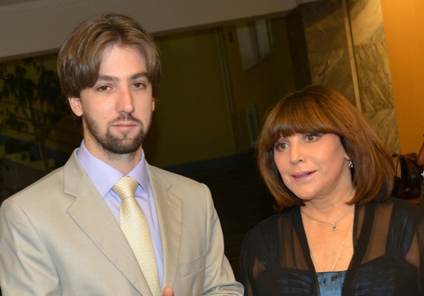 Наталья Варлей с младшим сыном.