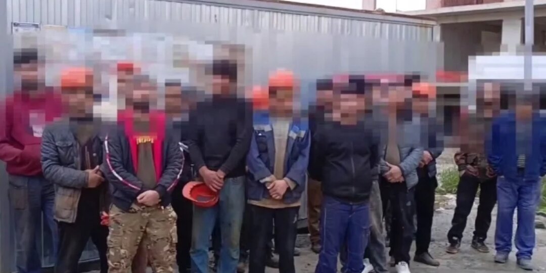 В Сочи и Сириусе силовики доставили в отдел полиции более 100 мигрантов