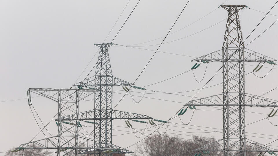     Пожар произошел на ЛЭП в Воронежской области из-за БПЛА www.globallookpress.com/Belkin Alexey/news.ru