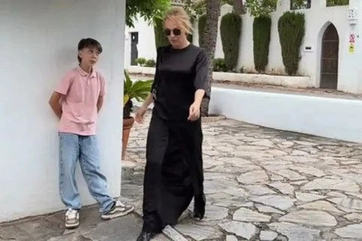 Альбина Джанабаева и Лука. Фото: соцсети

