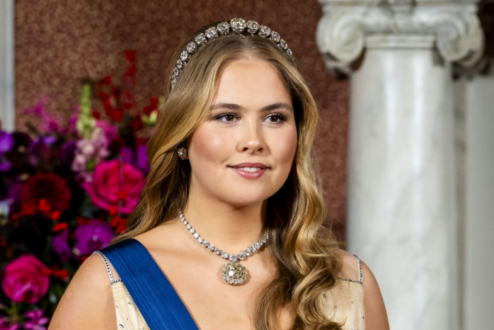 Декабрьский парад тиар: 5 главных выходов королевских семей