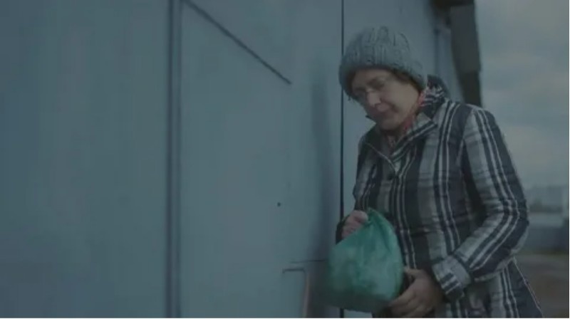 Кадр из короткометражного фильма "Открой, это мама"