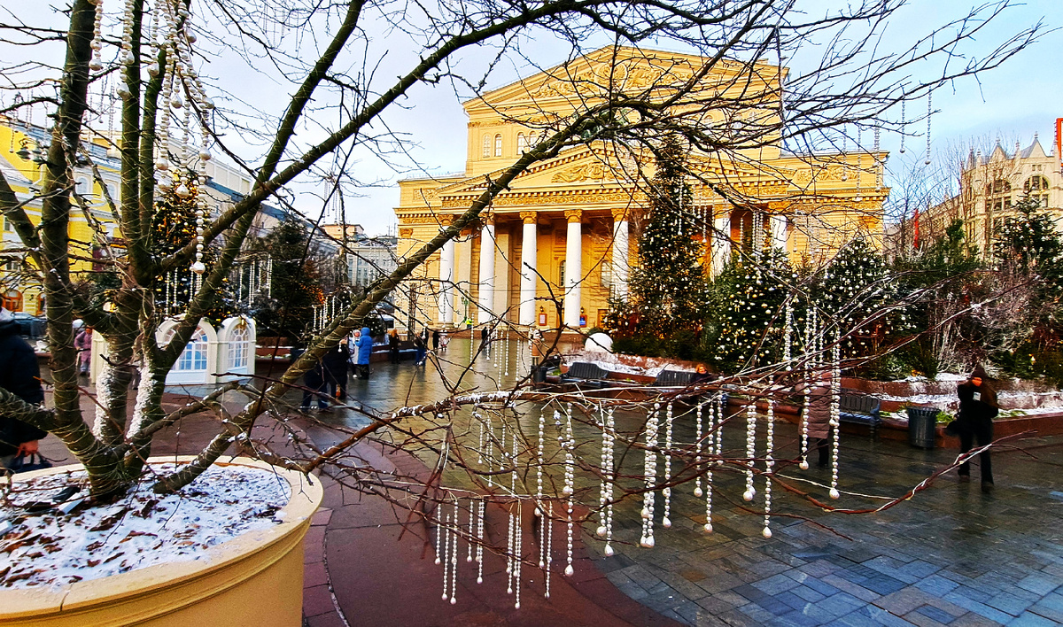 Большой театр, Театральная площадь. Декабрь 2025. Фото автора статьи