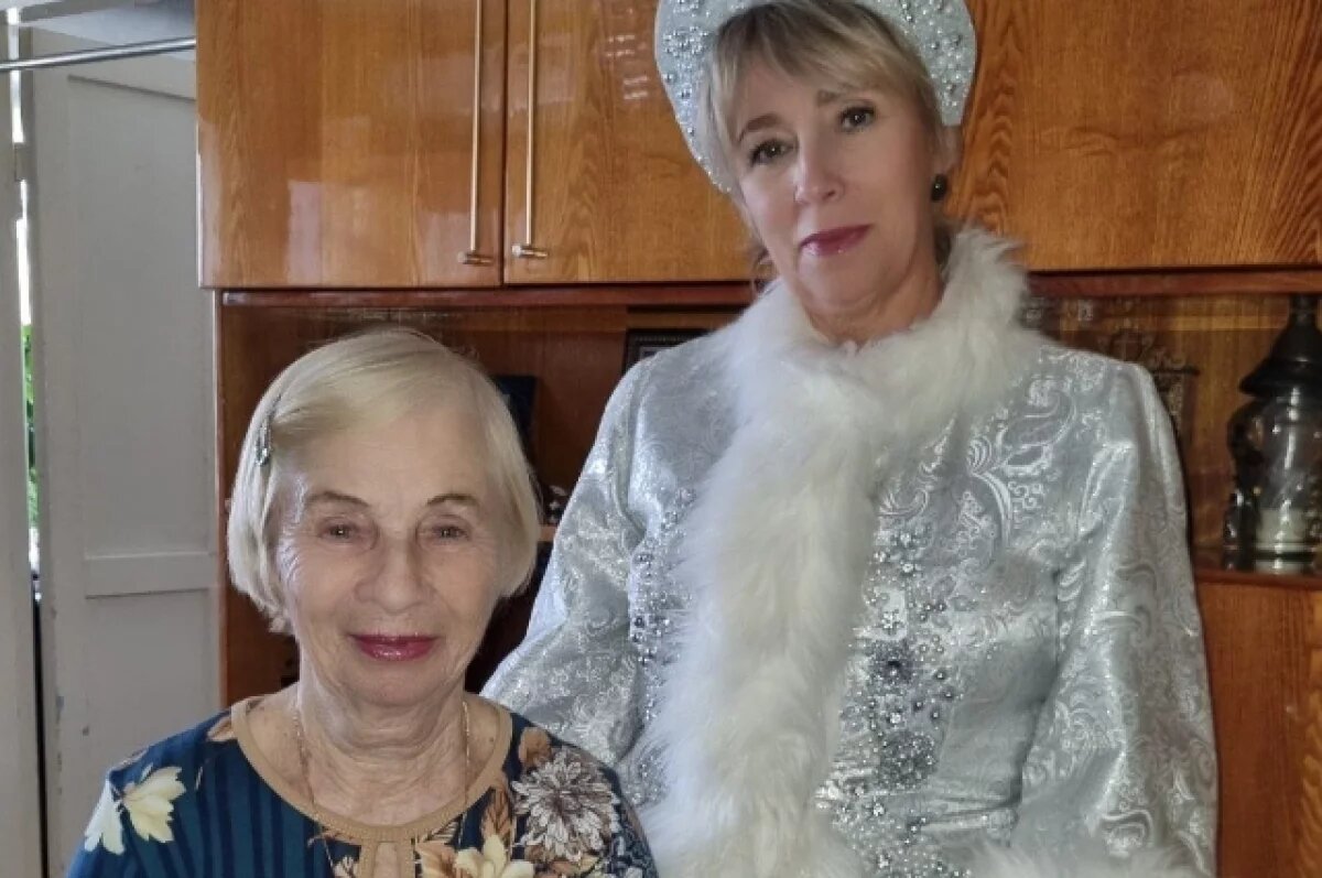    В Хабаровске 91-летняя блокадница встречает праздник с фитнесом и подарком