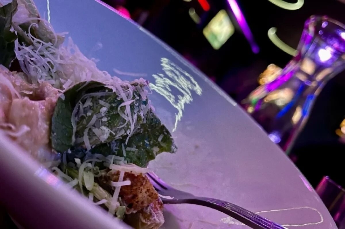    В Суворовском районе кафе допустило нарушение при трудоустройстве женщины