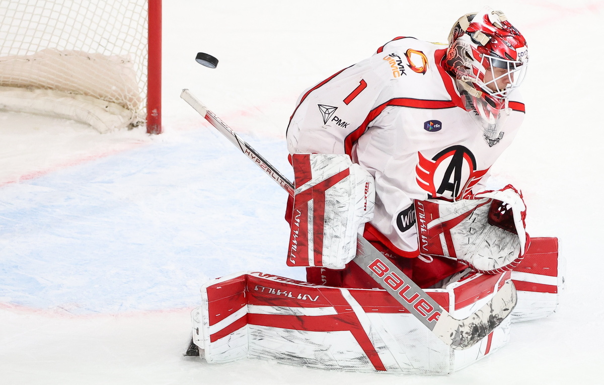    Вратарь "Автомобилиста" Владимир Галкин   Донат Сорокин/ТАСС