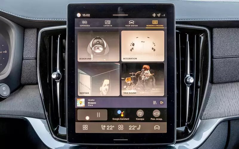    При наличии акустики Bowers & Wilkins любые экраны становятся вторичными.