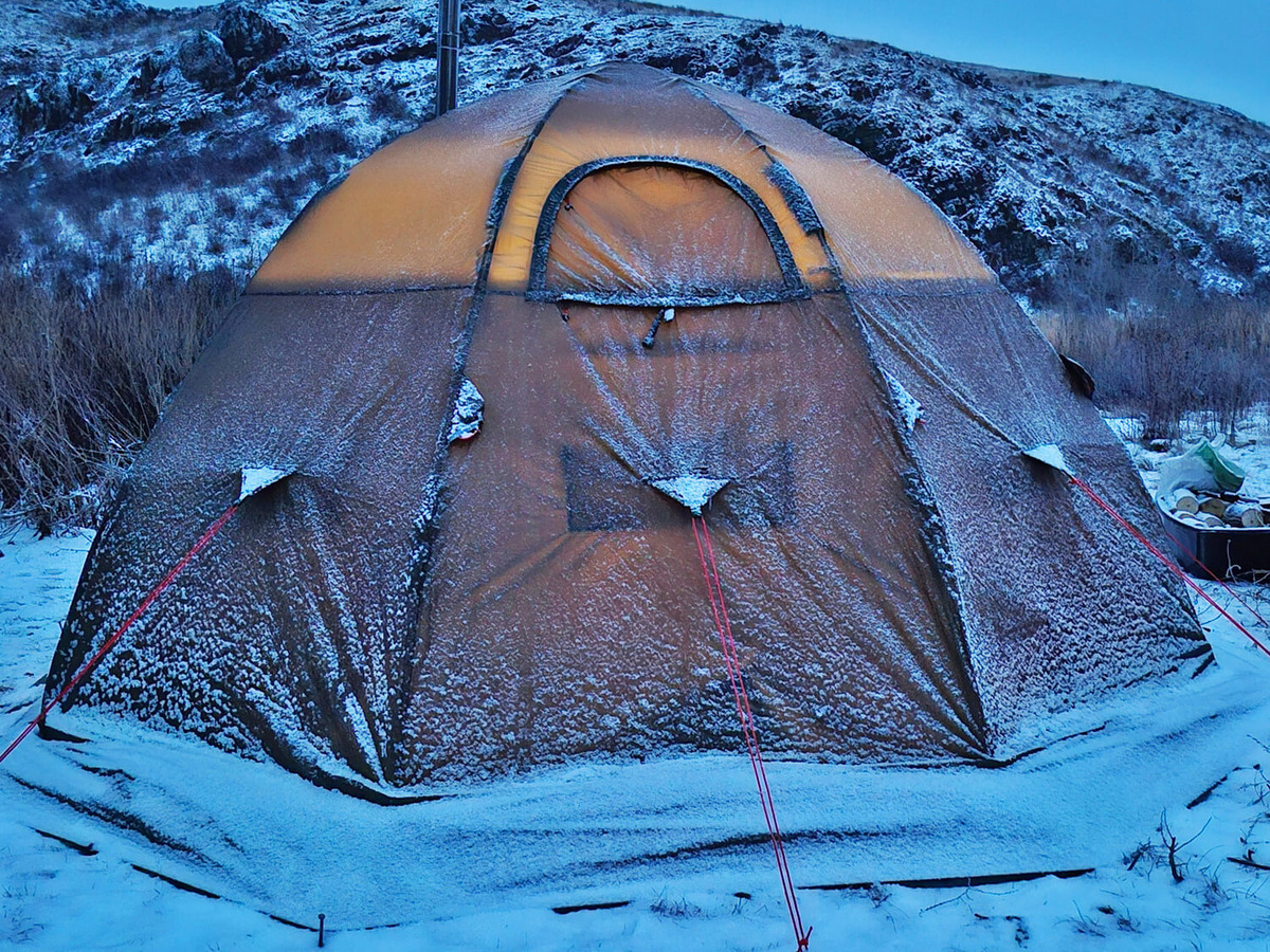Всесезонная палатка Берег МФП-4 зимой