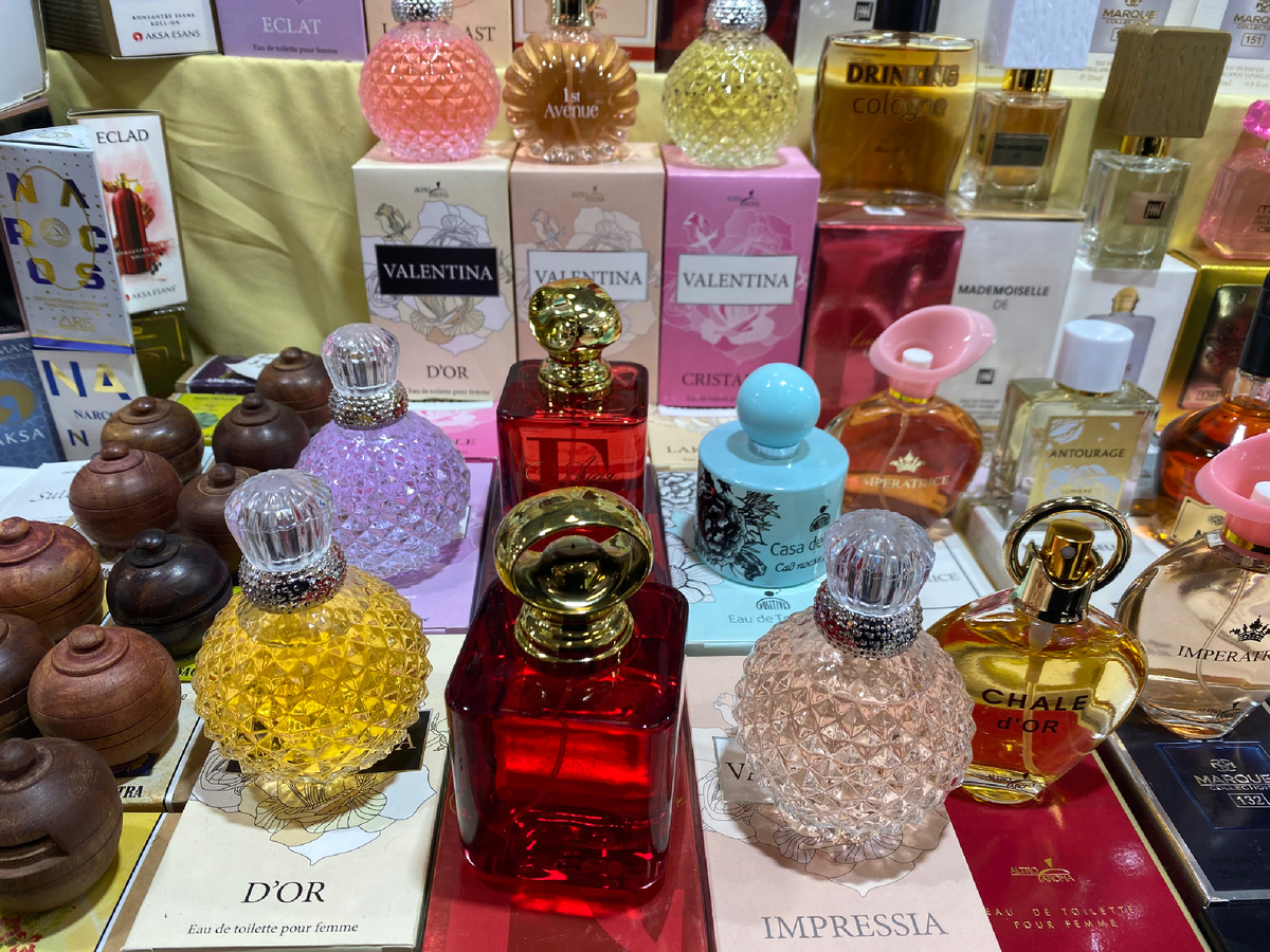 Фотография с ярмарки индийских товаров в Новосибирске. 