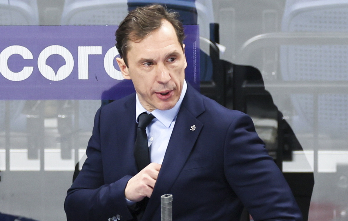    Главный тренер "Динамо" Вячеслав Козлов  Сергей Савостьянов/ТАСС