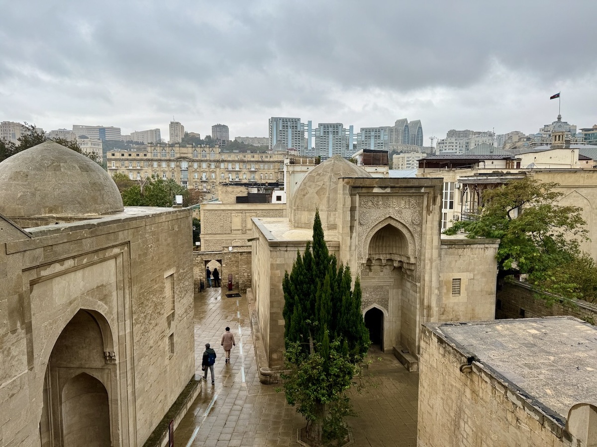 Баку. Айзербайджан. Ноябрь 2025 года. Здесь и далее фото автора.