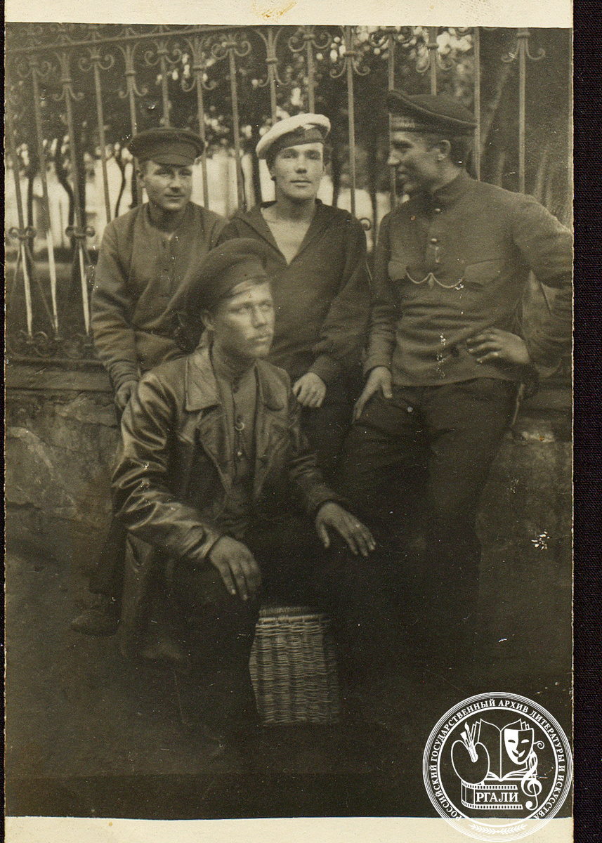 Фотография В.В. Вишневского с участниками Гражданской войны − И.С. Башлаенко, И.А. Закревским и А. Кравцовым. 30 сентября − 12 октября 1919 г.  РГАЛИ. Ф. 1038. Оп. 1.