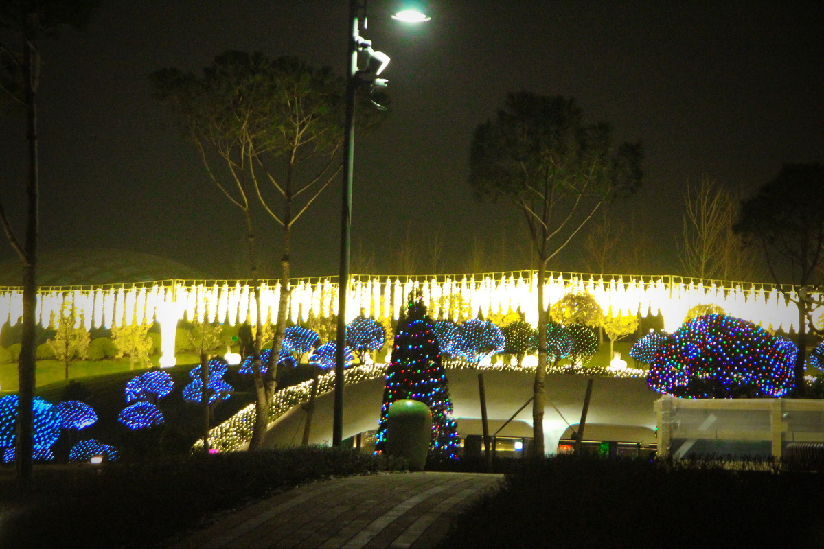 Изумительное новогоднее убрантсво Парка Облаков