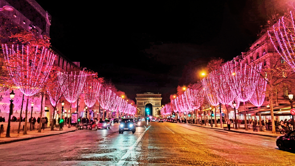 Елисейские поля в декабре 2025