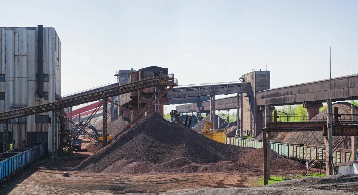 Сегодня дробильно-сортировочная фабрика – важнейшее производственное звено комбината. Фото: Владимир Авдеев / «Медиацентр»