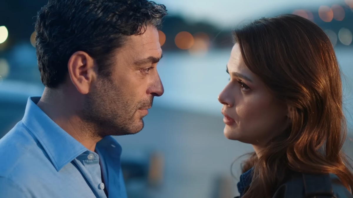 кадр из мини-сериала «Стамбульская история»