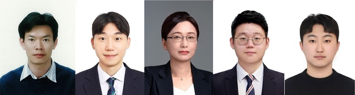 Слева направо: профессор Пак Су Чжин (POSTECH), доктор Хан Дон Ёп (POSTECH), профессор Чхве Нам Сун (KAIST), доктор Ким Сэ Хун (KAIST), исследователь Сон Чжун Су (Национальный университет Кёнсан).