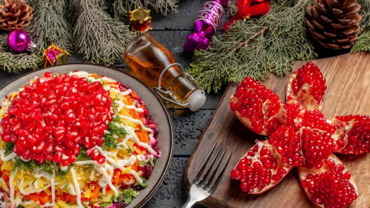    Новогодний стол. © ru.freepik.com