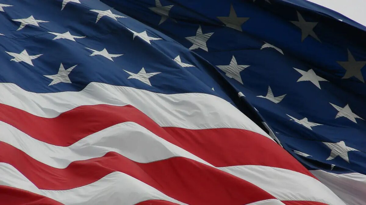    Государственный флаг США. © unsplash.com / Dave Sherrill