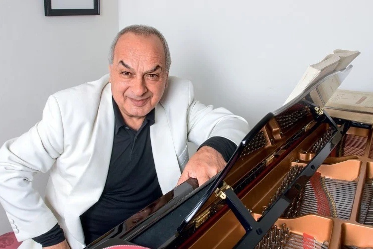    Фото: Официальный сайт Левона Оганезова, источник: levonoganezov.com