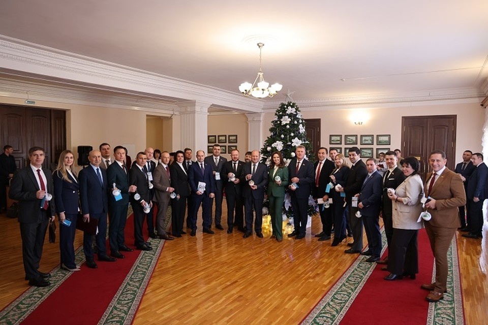    Депутаты гордумы Ростова присоеденились к ежегодной акции "Елка желаний".