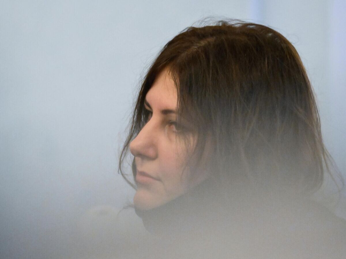    Покупательница квартиры певицы Ларисы Долиной Полина Лурье во время рассмотрения жалобы на решения судов по иску о признании недействительной сделки о продаже квартиры в Верховном суде России | © РИА Новости / Евгений Биятов