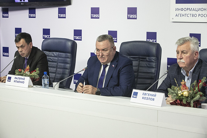    Участники круглого стола обсудили причины пересмотра тарифов. Фото: Михаил Периков