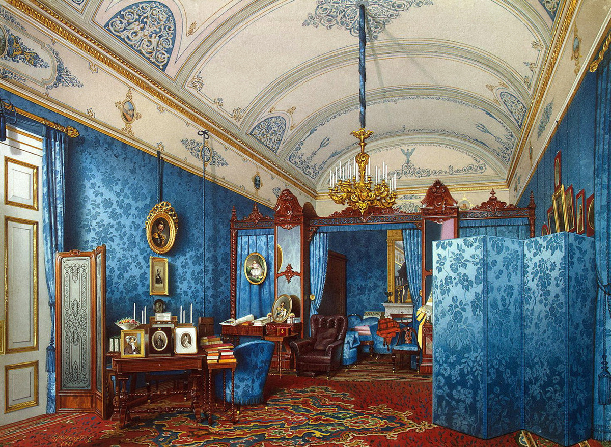 примерно так могла выглядеть "гардеробная"