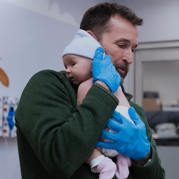     Отделение скорой помощи «празднует» День независимости в трейлере второго сезона «Питт»