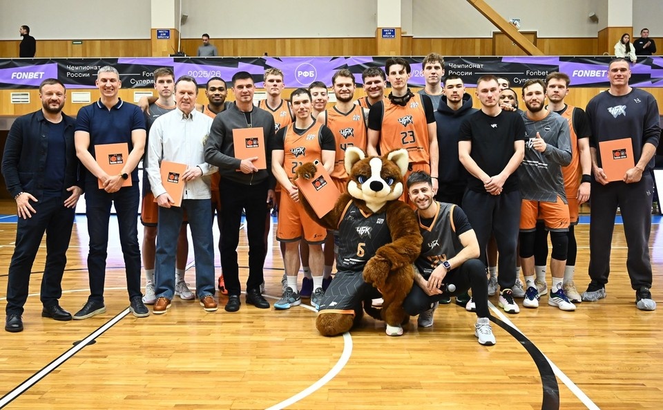    На матче «ЧБК» - «Новосибирск» клуб поздравил ветеранов баскетбола с юбилейной датой. Юлия НЕСТРУЕВА