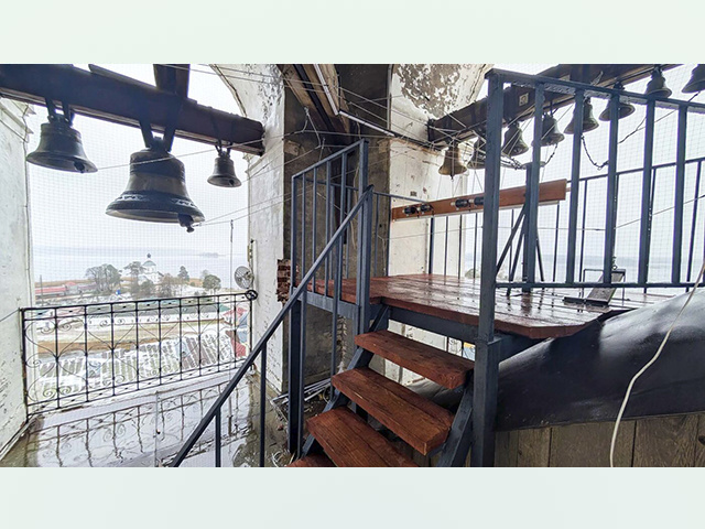 На колокольне главного храма Нило-Столобенской пустыни установили новые колокола