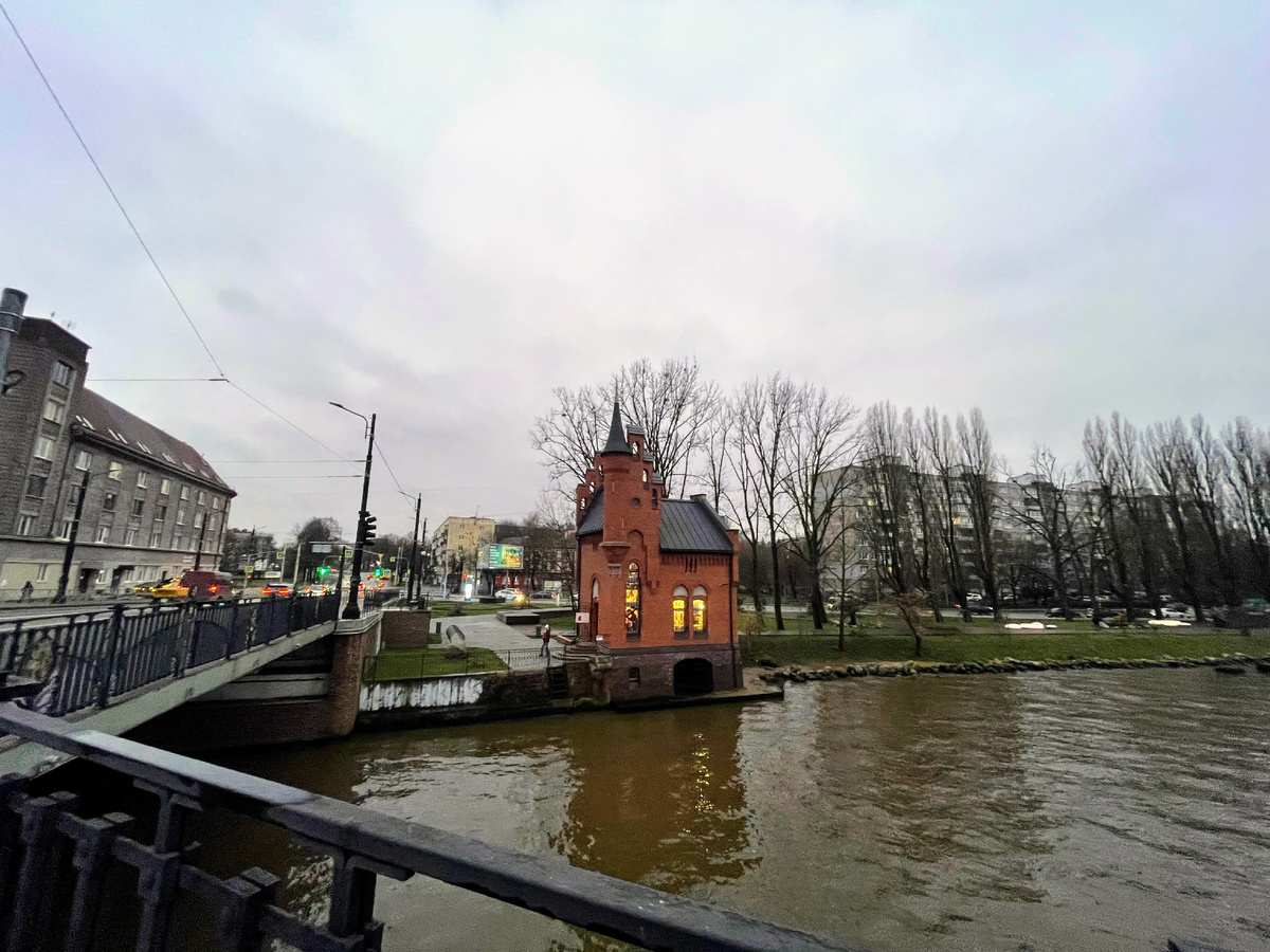 Домик смотрителя и Высокий мост