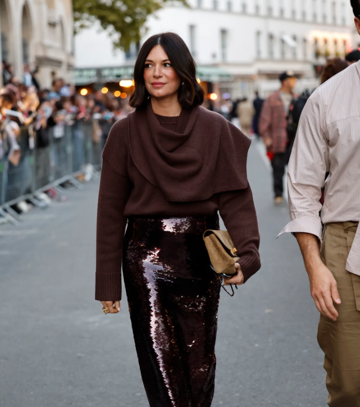 Свитер + юбка с пайетками