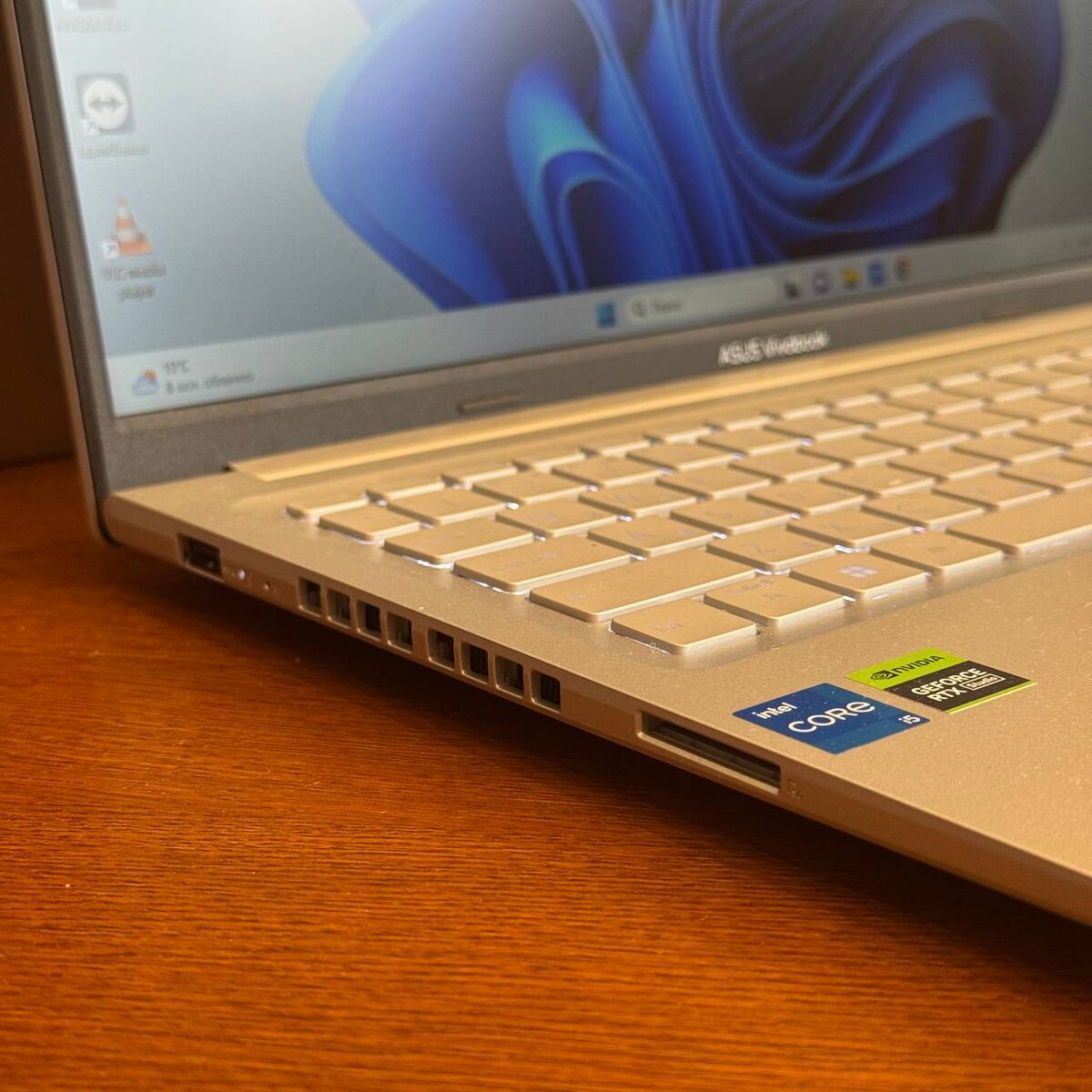 Asus VivoBook K3605Z zamaeviliya