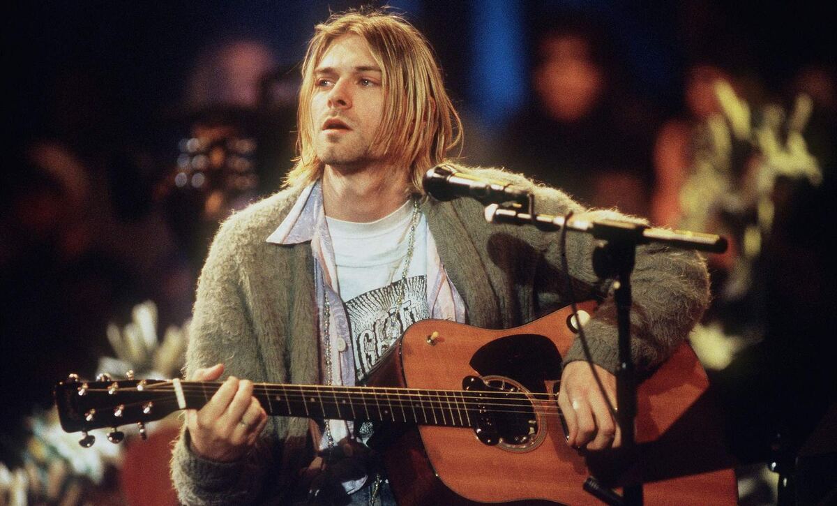 Курт Кобейн с акустической гитарой Martin D-18E на MTV Unplugged 1993