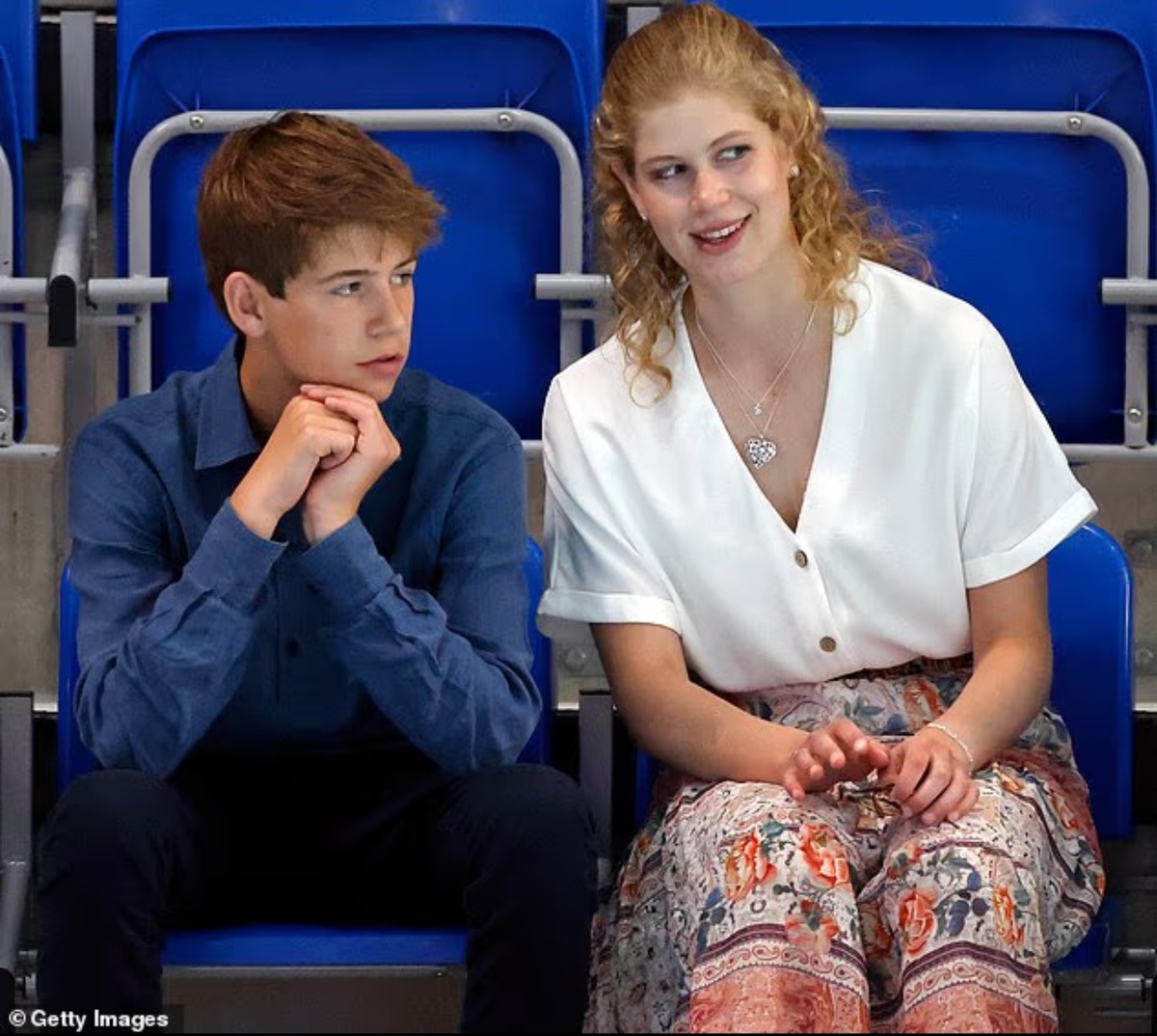 Луиза и Джеймс могут принять титулы HRH (Его Королевское Высочество) после достижения 18 лет, но было «крайне маловероятно», что они это сделают – пока что предсказание о леди Луизе оказалось верным.