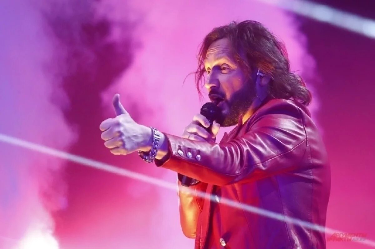    Почти 120 фанатов получили компенсацию за несостоявшийся концерт Михайлова