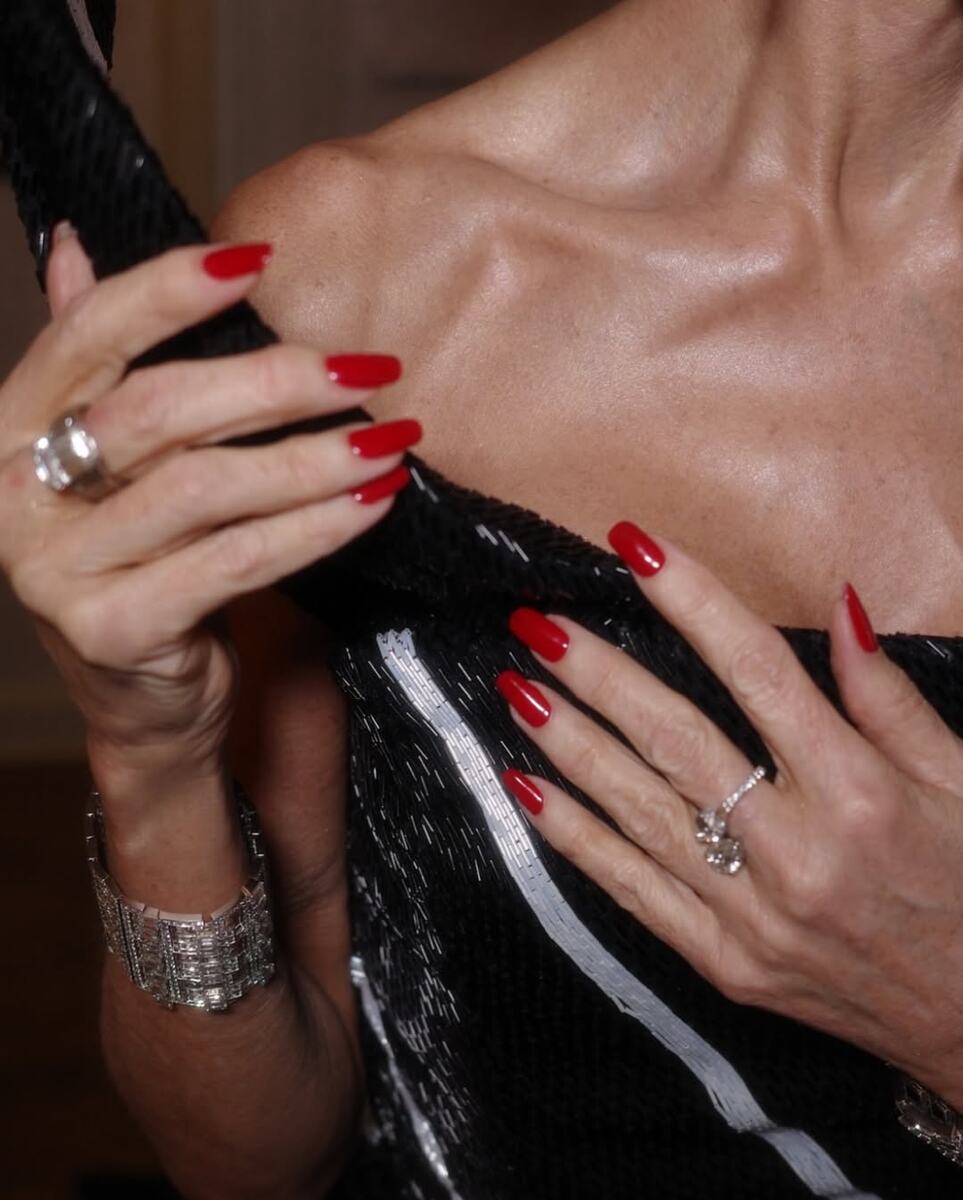 Маникюр Деми Мур