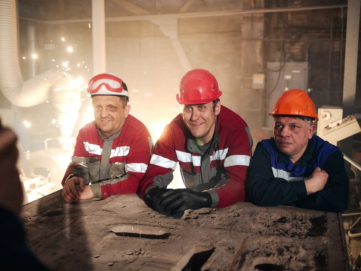     Создатели сериала, что хотели показать современную индустрию и людей, на чьем труде держится экономика