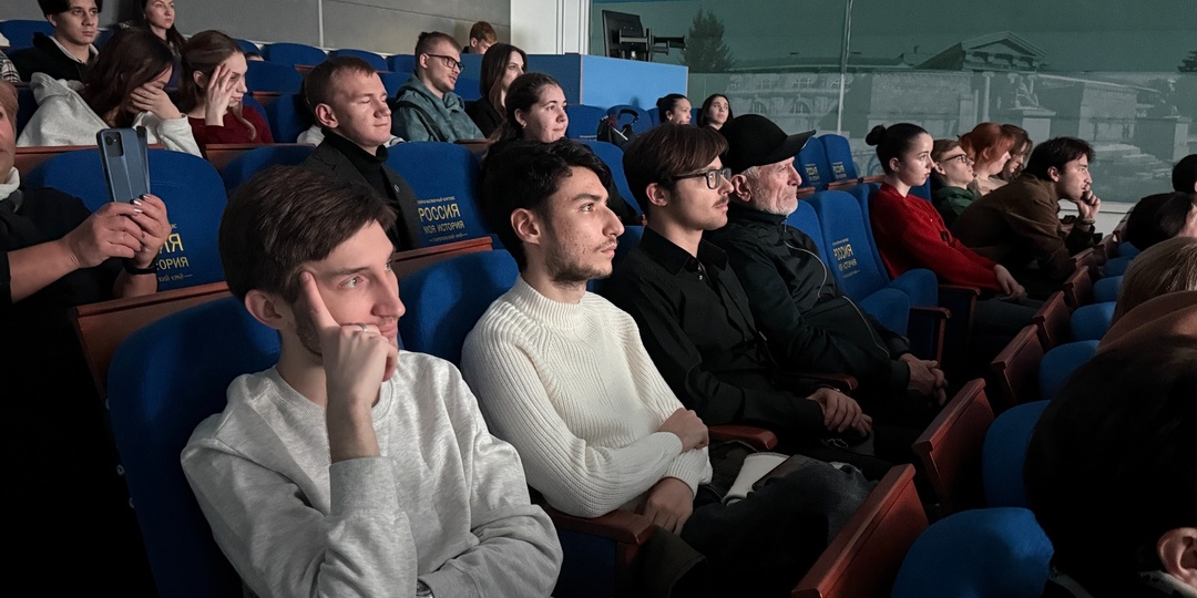 Загадка старого фотоальбома: что делал советский летчик в Лондоне в разгар холодной войны?